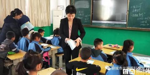 聊城市光明眼科醫院:捐一縷書香,獻一片真情