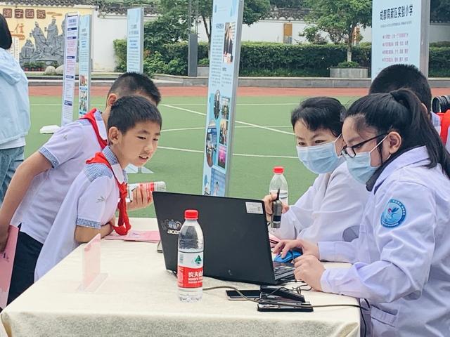 專業的皮膚測試,一對一護膚指導,經典產品試用, 為大家帶.