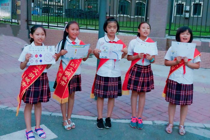 盛景小學(xué)開展&ldquo;小手拉大手 共守文明交通&rdquo;活動