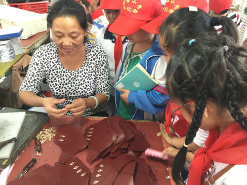 實驗小學文學社小記者參觀采訪鞋業公司