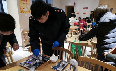 守護(hù)學(xué)生&ldquo;舌尖上的安全&rdquo; 園區(qū)食藥稽查大隊(duì)走進(jìn)學(xué)校食堂