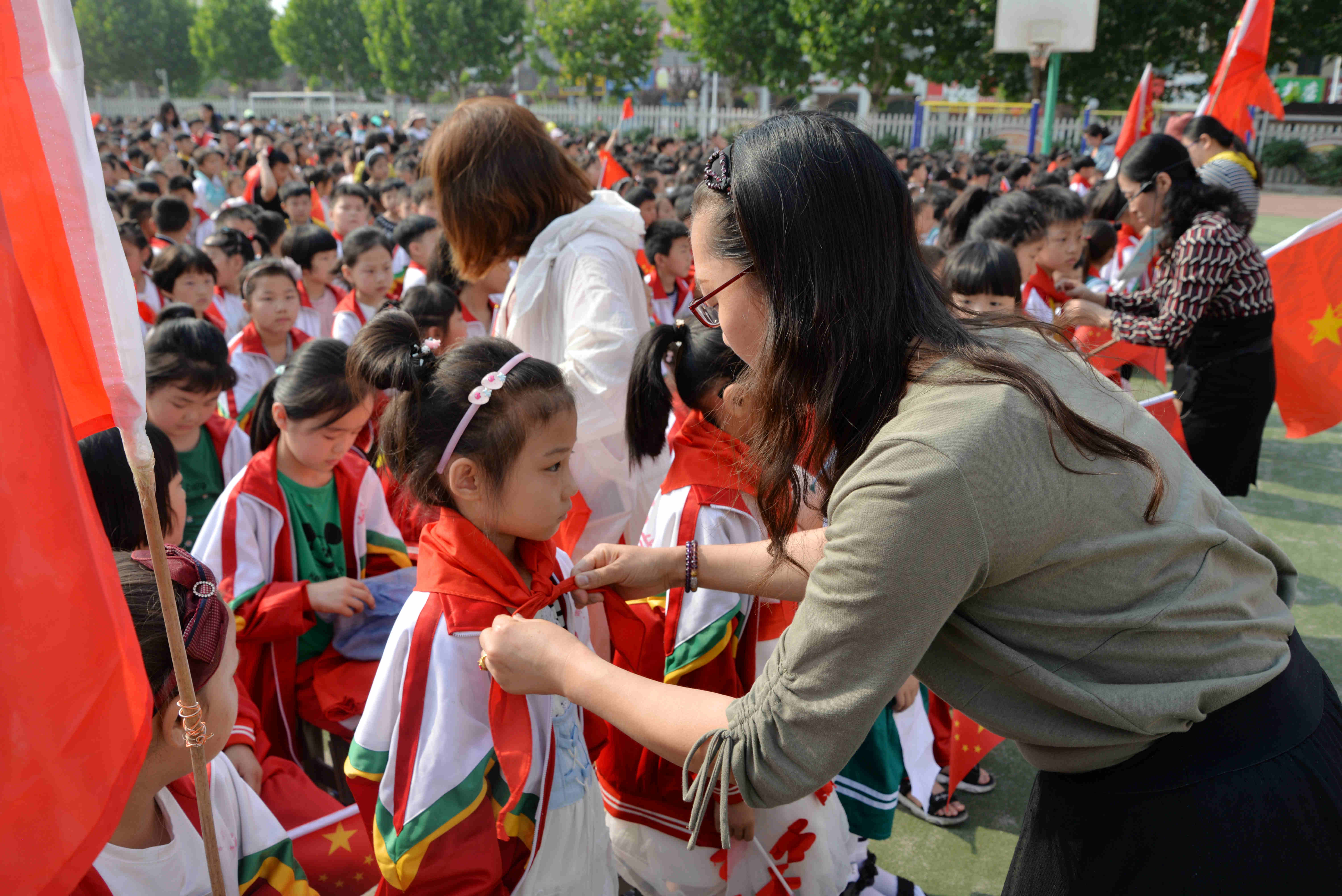 方城縣實驗小學舉辦少先隊入隊儀式暨慶&ldquo;六一&rdquo;社團成果展示活動