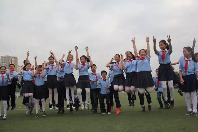 【百變畢業照投票啦!】中小學創意畢業照展示.