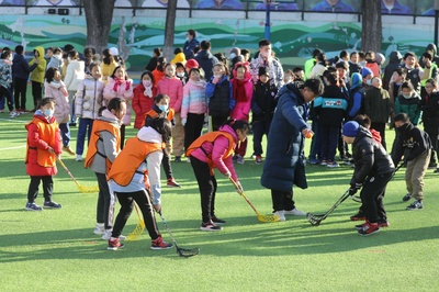 &ldquo;喜迎冬奧盛會 感受冰雪文化&rdquo;--北京師范大學實驗小學舉辦迎冬奧冰雪嘉年華活動
