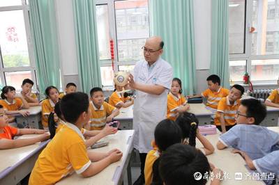 德州市立醫(yī)院走進實驗小學開展愛眼日活動