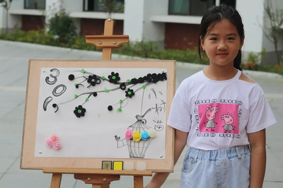 開學迎新 實驗小學教育集團各校奇思妙想 機器人引路走紅地毯