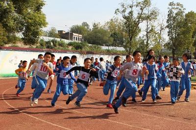 縣實驗小學:燦爛冬陽,運動場上競風流