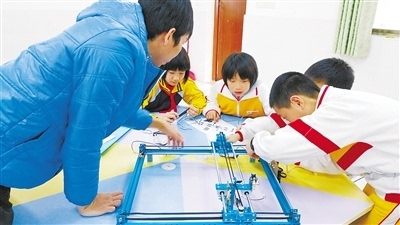 斗門實小設3D打印課程 讓想象力躍然紙上-