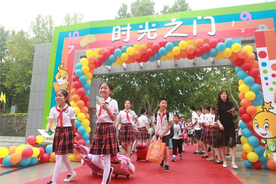 牽手你我 從&ldquo;新&rdquo;出發(fā) -- 南京農(nóng)業(yè)大學(xué)實驗小學(xué)舉行揭牌儀式暨更名后首屆開學(xué)典禮