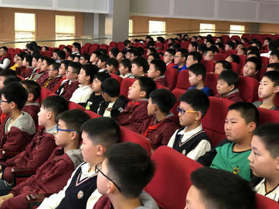 句容實(shí)小:為青春護(hù)航 做快樂少年