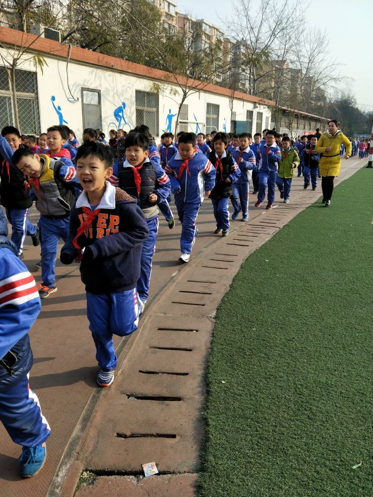 "強健體魄,師生健身同行"叢臺區(qū)實驗小學(xué)大課間日常跑操掠影