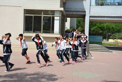 章丘實驗小學舉行防空應急疏散演練