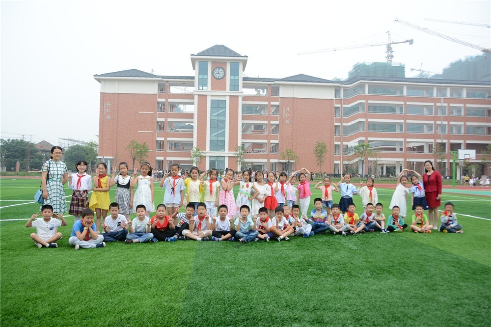 海門市第一實驗小學圓滿竣工，學生喜看新校園