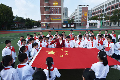 陽光下的祝福 贛榆實驗小學MV《在燦爛陽光下》獻禮祖國