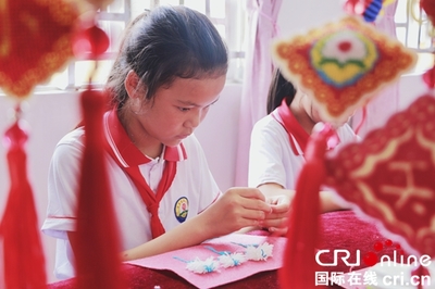 貴州平塘 弘揚(yáng)傳統(tǒng)文化 共創(chuàng)民族團(tuán)結(jié)——實(shí)驗(yàn)小學(xué)行動紀(jì)實(shí)